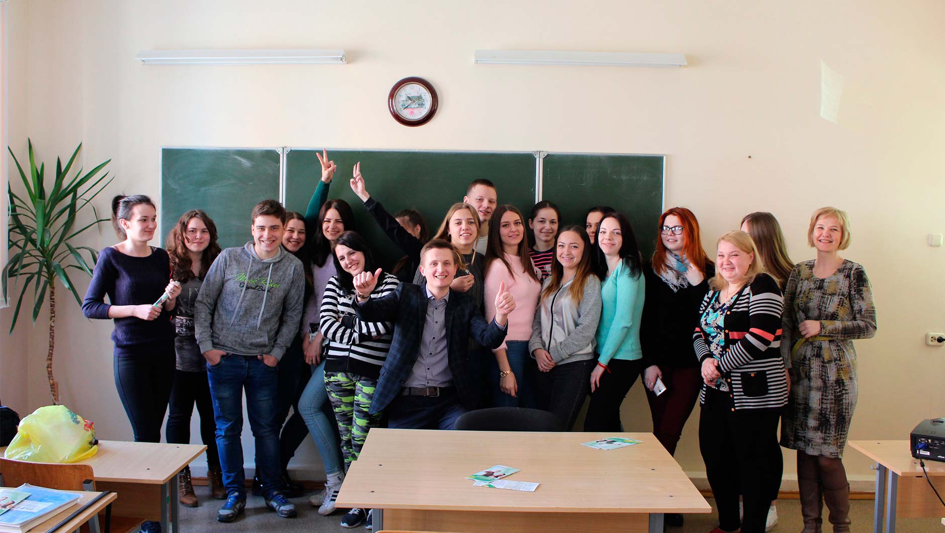 Выступление студентов ИПД в Солигорском экономическом колледже