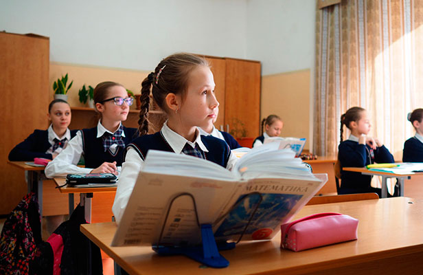 Министерство образования: переводить школы на онлайн-обучение пока не планируется