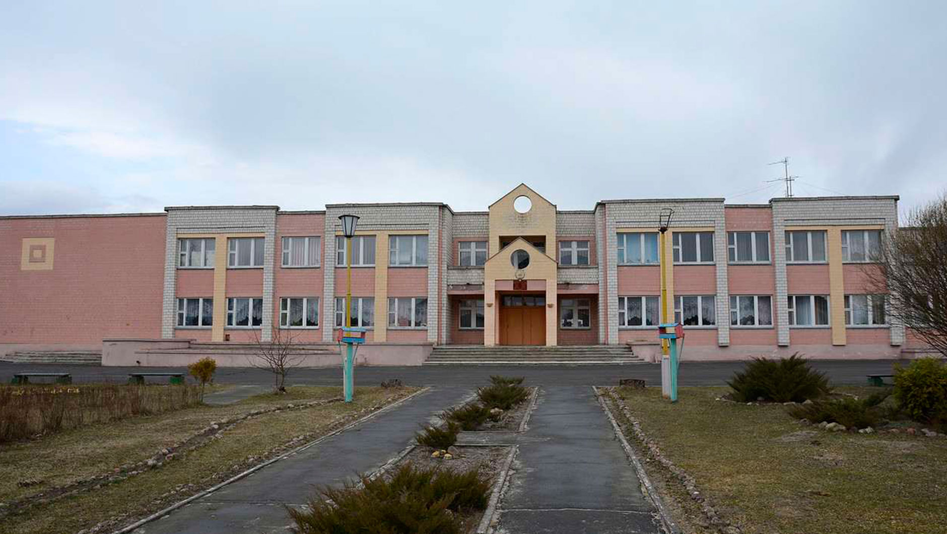 Будынак школы, у якім бачылі прывід панначкі Ядвісі