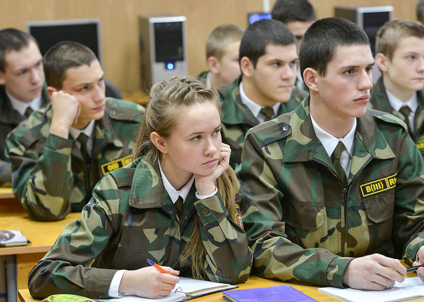 Девушки в погонах: какие вузы Беларуси принимают на службу не только юношей?