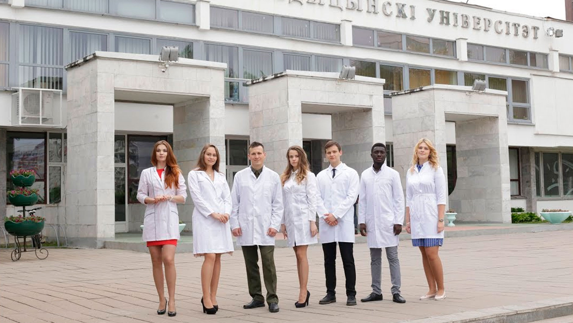 Для поступления на медицинские специальности нужно сдать три ЦТ: по русскому или белорусскому языку, биологии и химии