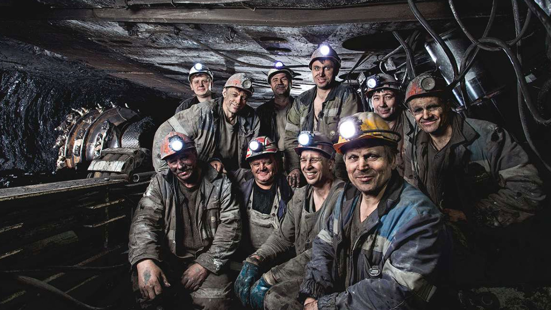 Voices miners. Шахтер в шахте. Шахтеры Кузбасса. Работники в шахте. Рабочие в шахте.