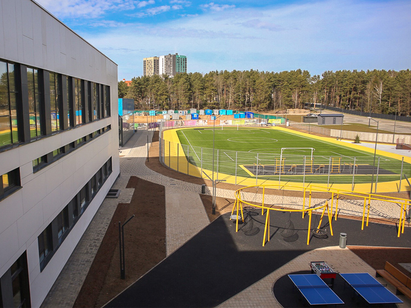 Школа будущего в Новой Боровой: библиотека с выходом на крышу, тренажёрный зал и граффити