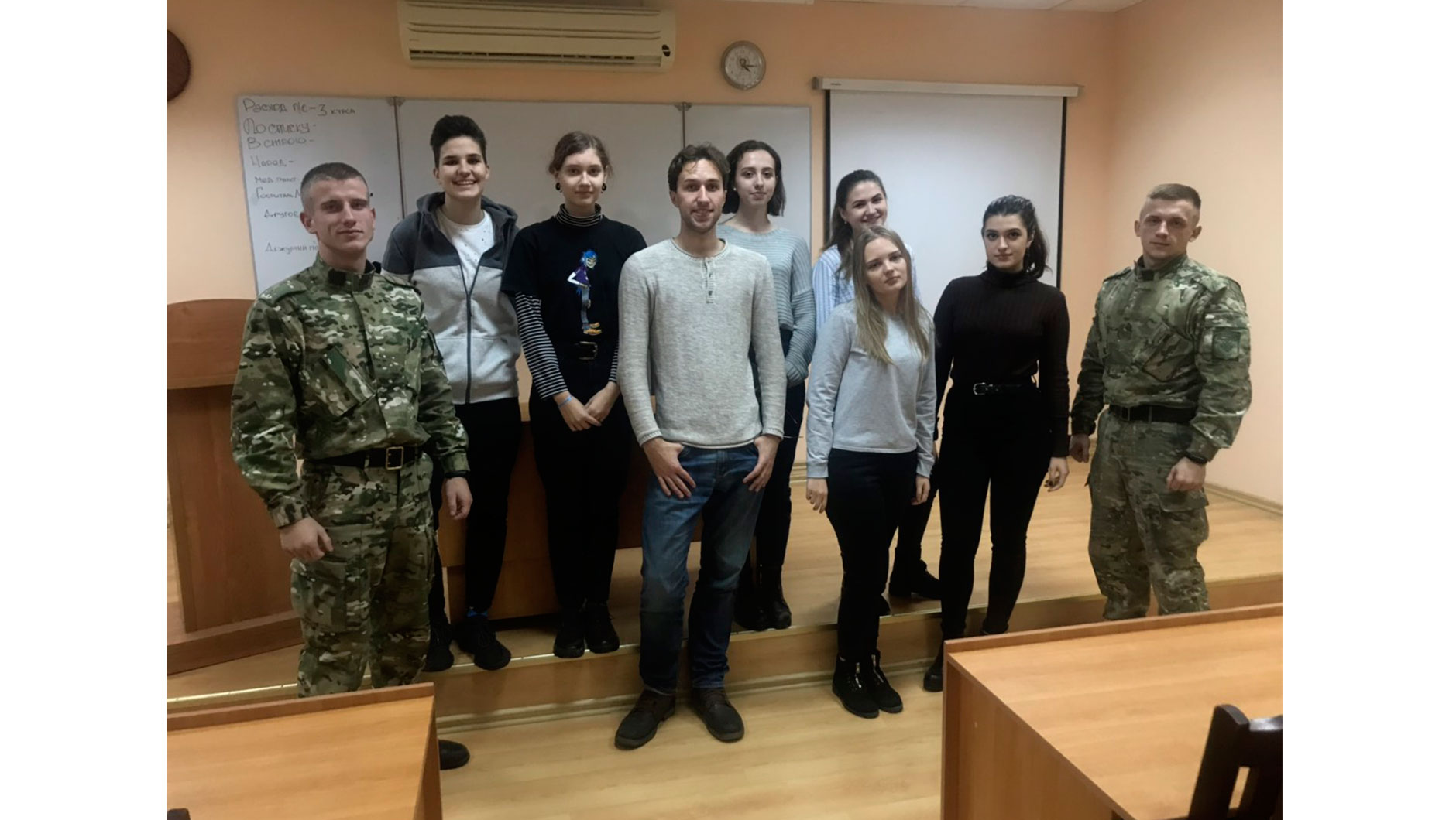 Курсанты факультета внутренних войск вместе с волонтёрами Белорусского Красного Креста посещают детей с ограниченными возможностями 